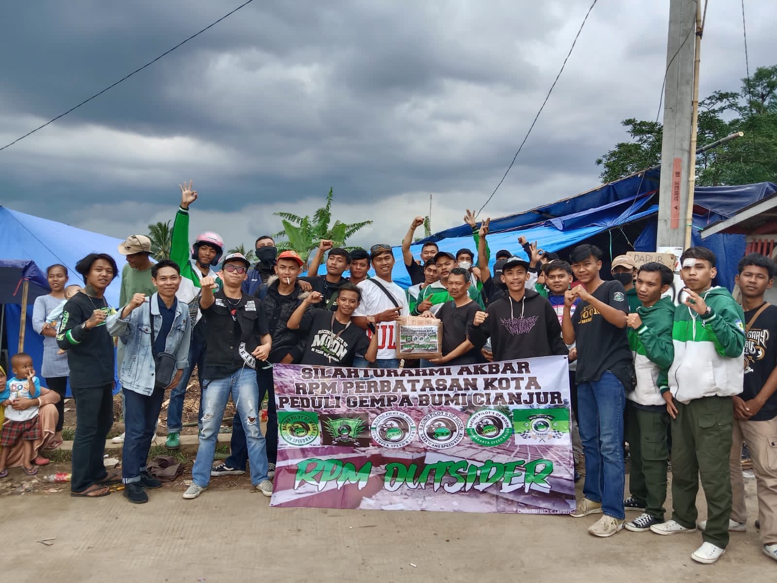 Alumni IKA PASDA bersama 8 siswa SMK Prabu Sakti 2 dan Club Motor RPM (Racing Pilots Of Moon) Turun Langsung Bantu Korban Gempa Cianjur.