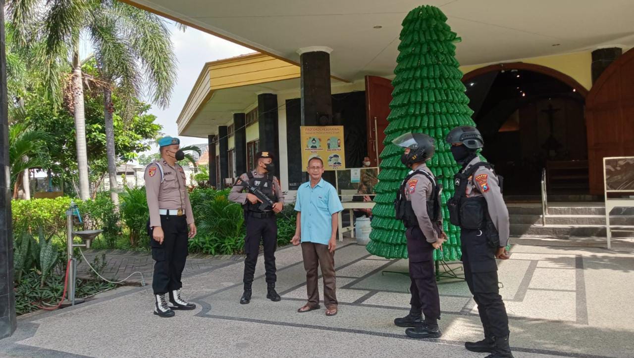 Sat Samapta Polres Gresik Patroli Gereja Dan Harkamtibmas