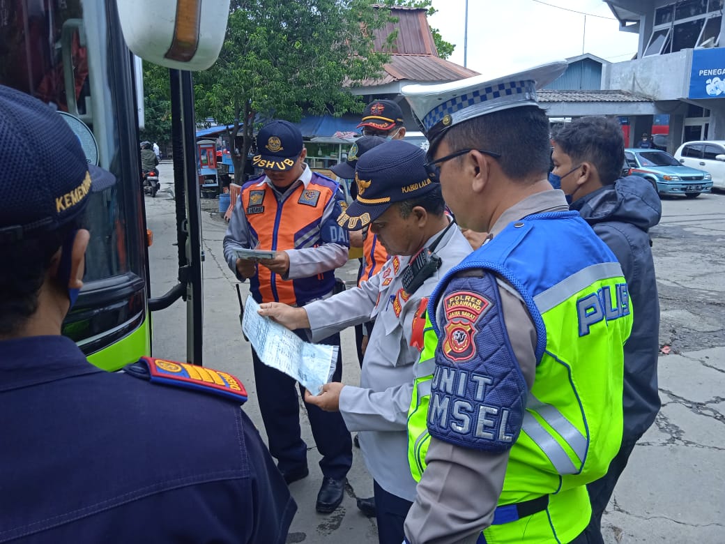 Dukung Ops Lilin Lodaya 2022, Polres Karawang Lakukan Inspeksi Keselamatan Kendaraan