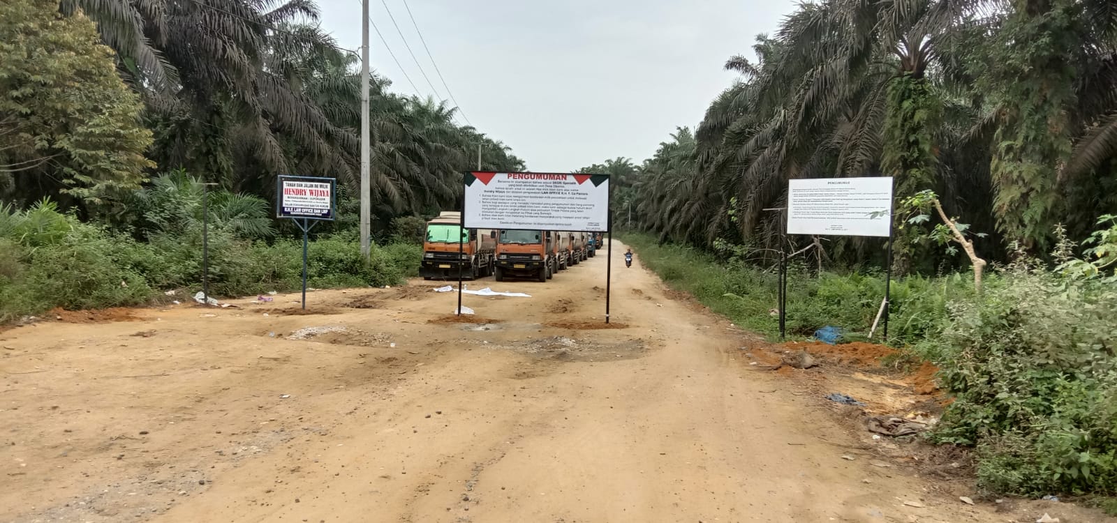 Hendry Wijaya Kembali Pasang Plang Ditanah Milik Nya,Jika Perusahaan Merasa Dirugikan, Ya Bangun Jalan Sendiri