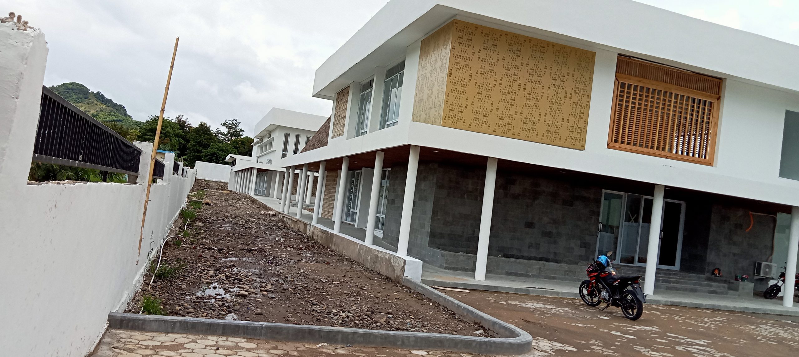 Proyek Pembangunan Gedung Centra IKM di Lembor Diduga Ilegal, Terindikasi KKN Mulai Terbongkar