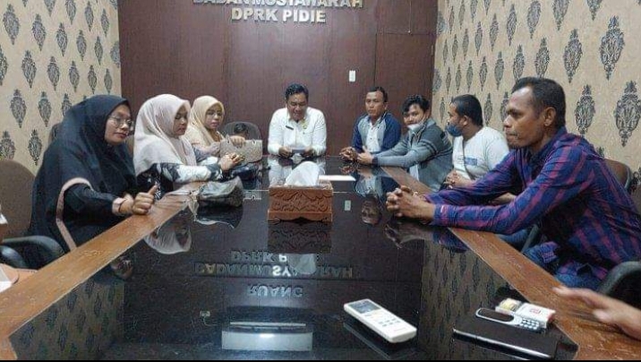 Soal Perekrutan PPK dan PPS, Puluhan Warga Mengadu ke Pansus DPRK Pidie