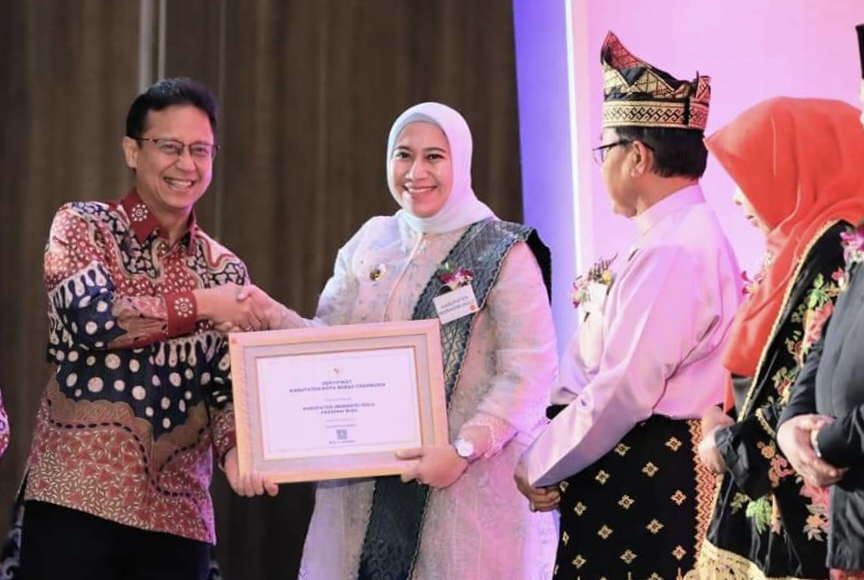 Kemenkes RI Serahkan Penghargaan Bebas Frambusia Kepada Bupati Inhu