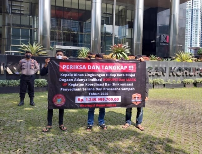 Aksi Unjuk Rasa Mahasiswa dan Pemuda  Sumatera Utara di Depan KPK- RI
