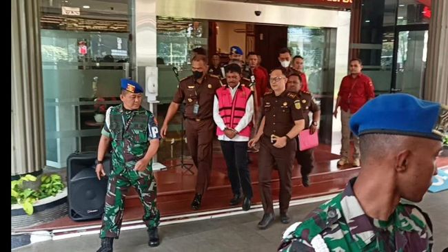 Breaking News! Menkominfo Jhoni G.Plate Ditetapkan Sebagai Tersangka Kasus Proyek BTS