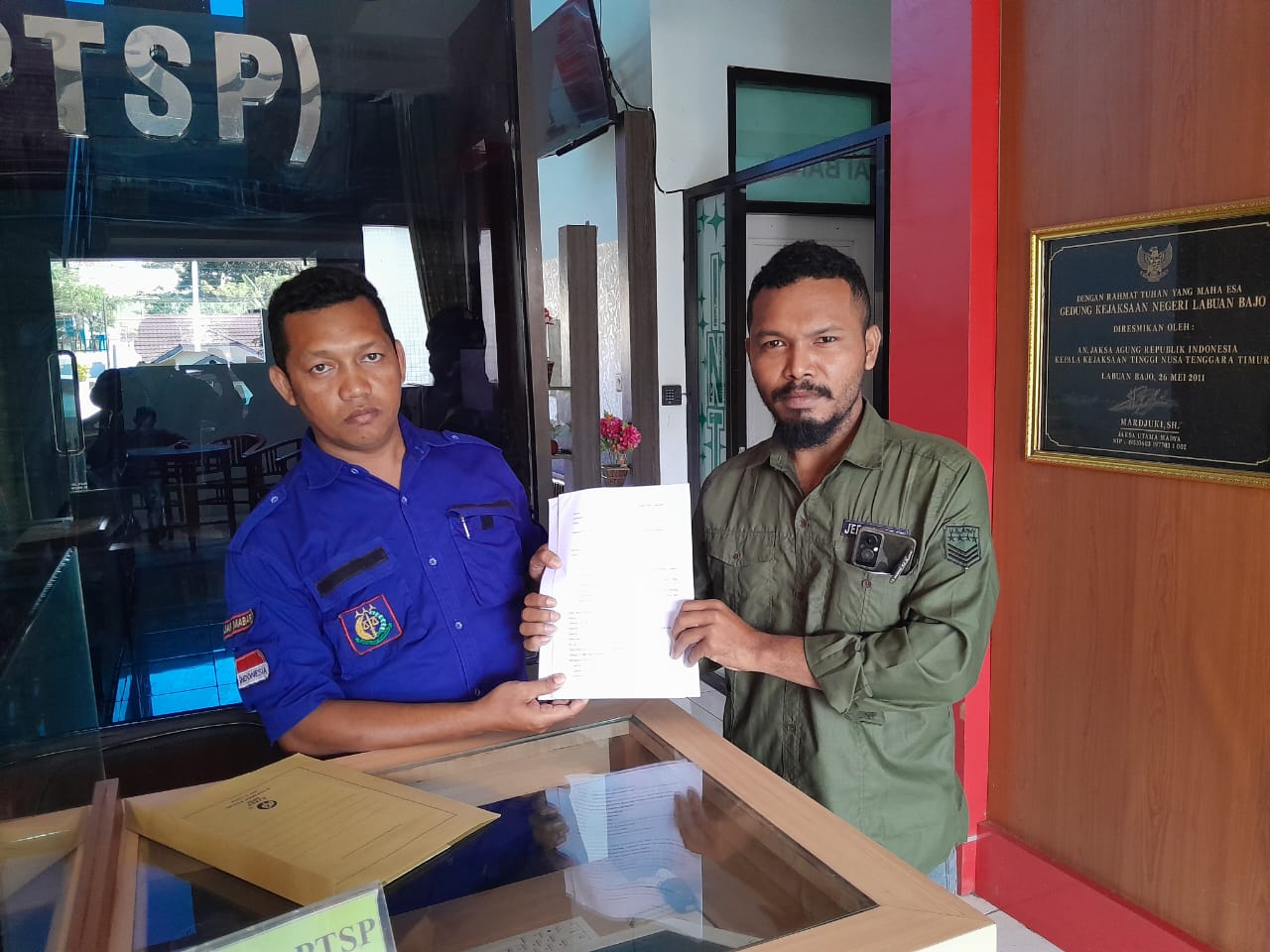 Ketua PKN Mabar Resmi Melaporkan Bupati Edi Endi ke Kejari Mabar, Kasusnya Mengejutkan!
