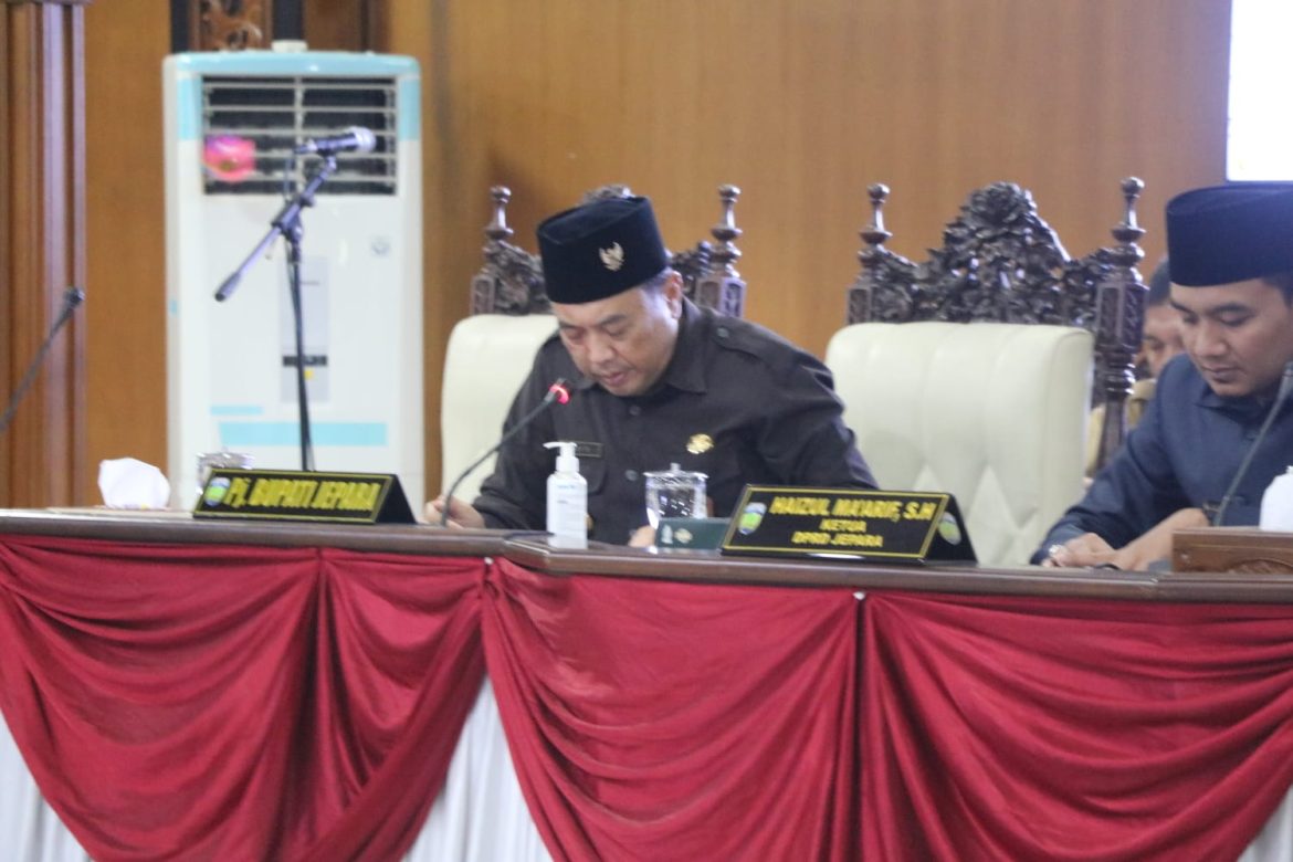 Pj. Bupati Serahkan RAPBD 2024 Kepada Dewan, Segera Ditetapkan