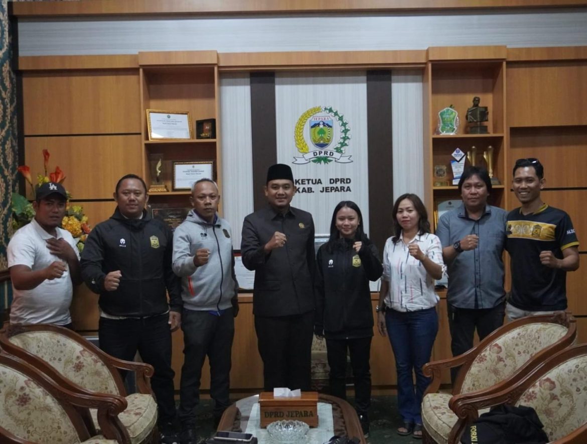 Ketua DPRD Jepara, Haizul Ma’arif, Lepas Atlet Karate ke Portugal