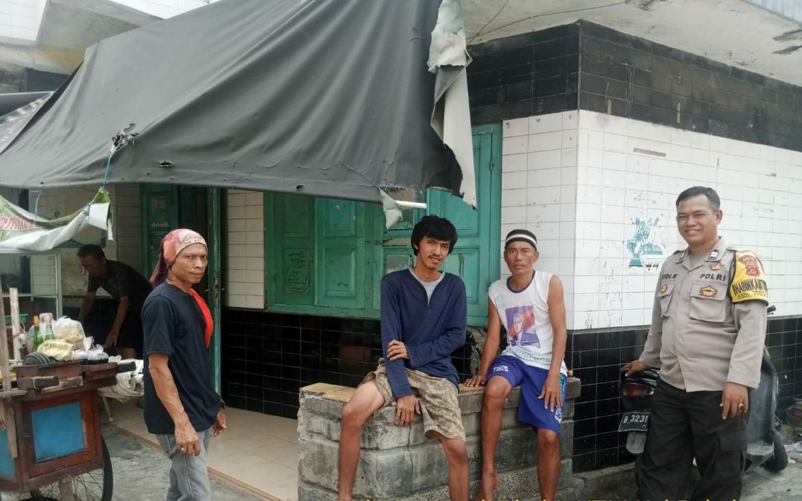 Bhabinkamtibmas Pekalipan Polsek Seltim Sambangi Warga Ajak Pemilu Damai 2024