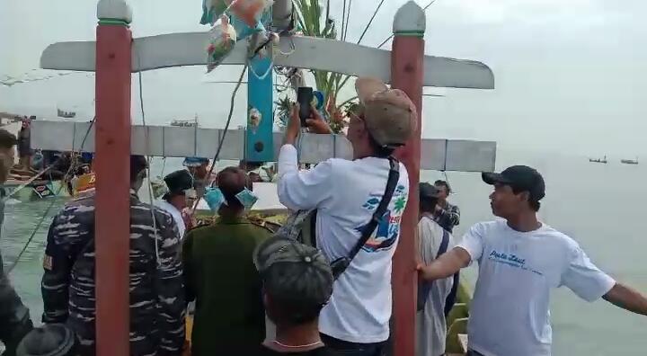 Warga Nelayan Desa Karang Reja Kabupaten Cirebon Antusias Hadiri Tradisi Pesta Laut