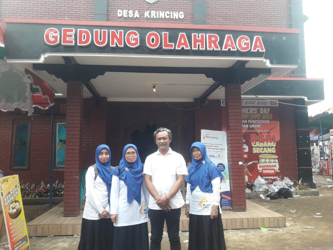 PEMDES KRINCING BERIKAN FASILITAS KEGIATAN PGRI CABANG SECANG DI BALEDESA KRINCING