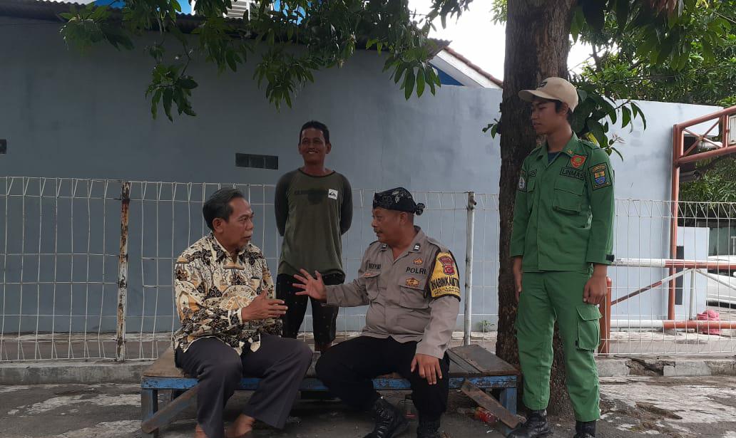 Ops Mantap Brata 2023, Bhabinkamtibmas Larangan Polsek Seltim Edukasi Warga Pemilu Damai 