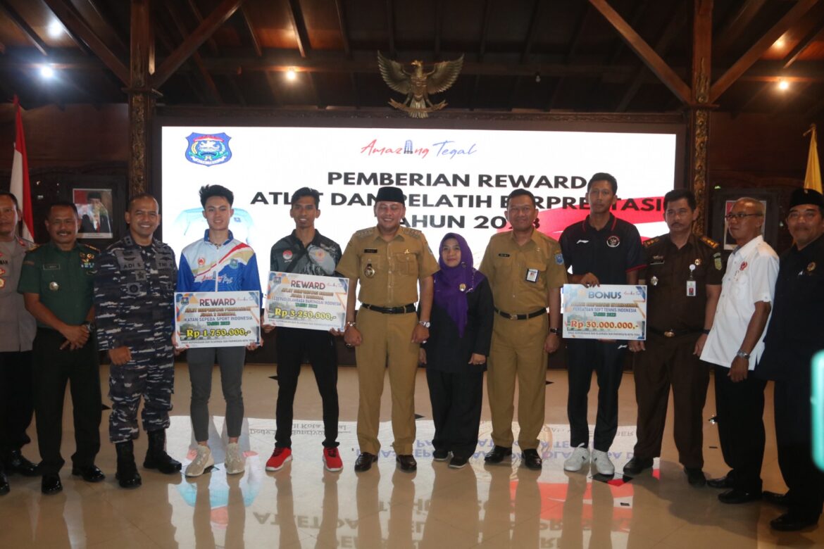 Pemkot Beri Reward kepada 77 Atlet dan 12 Pelatih Berprestasi 