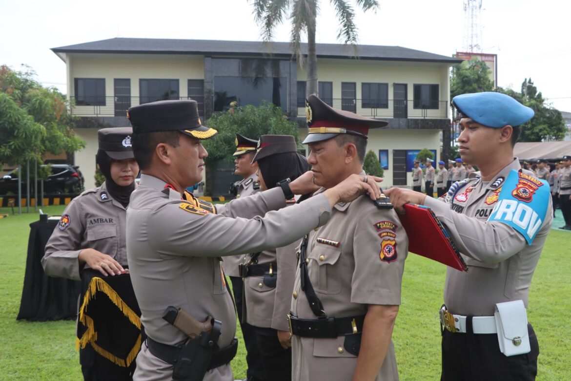 Kapolresta Cirebon Pimpin Sertijab Kabag Ren, Kasat Binmas, dan Kapolsek Pabuaran