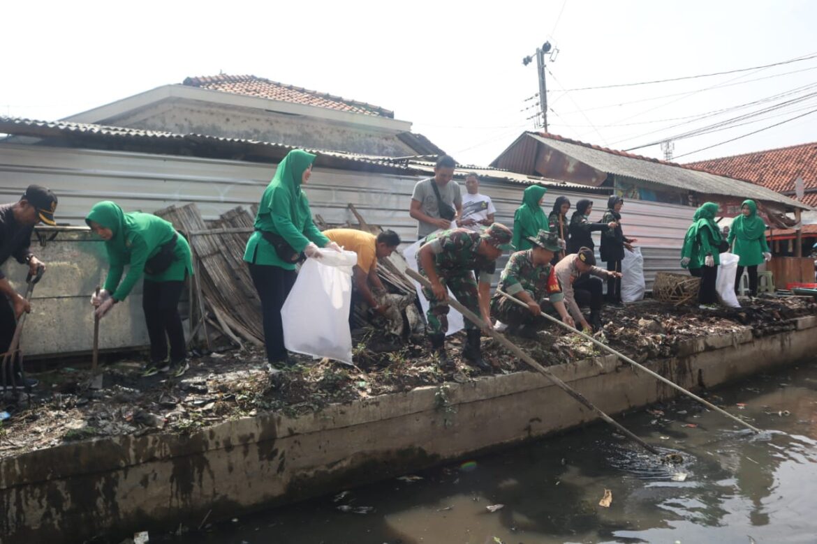 Kodim 0713 Brebes Lakukan Gerakan Gotong Royong Tangan Tuhan Menuju Brebes Berhias 