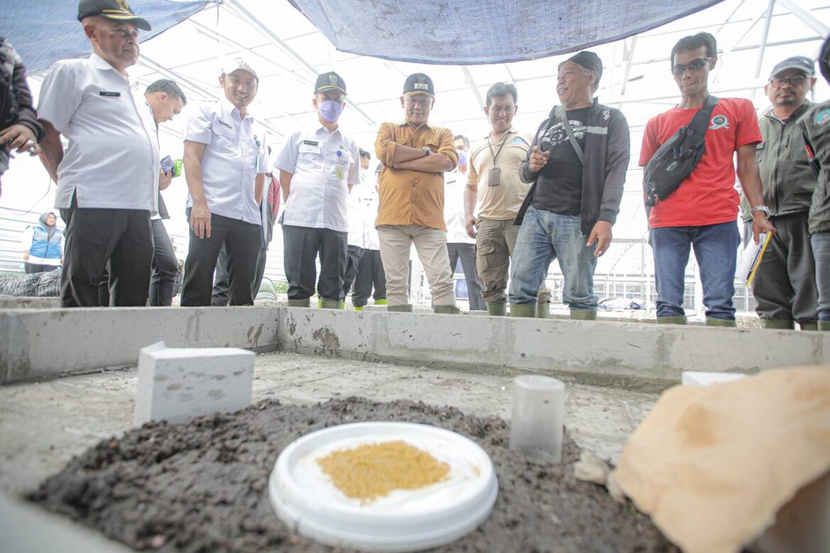 Pj Wali Kota Optimis Kota Bandung Segera Keluar dari Darurat Sampah