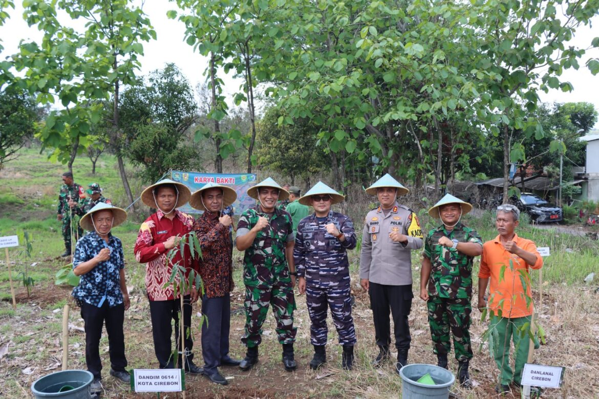 Kapolres Cirebon Kota Hadiri Karya Bakti Penanaman Pohon Dalam Rangka Hari Juang TNI AD