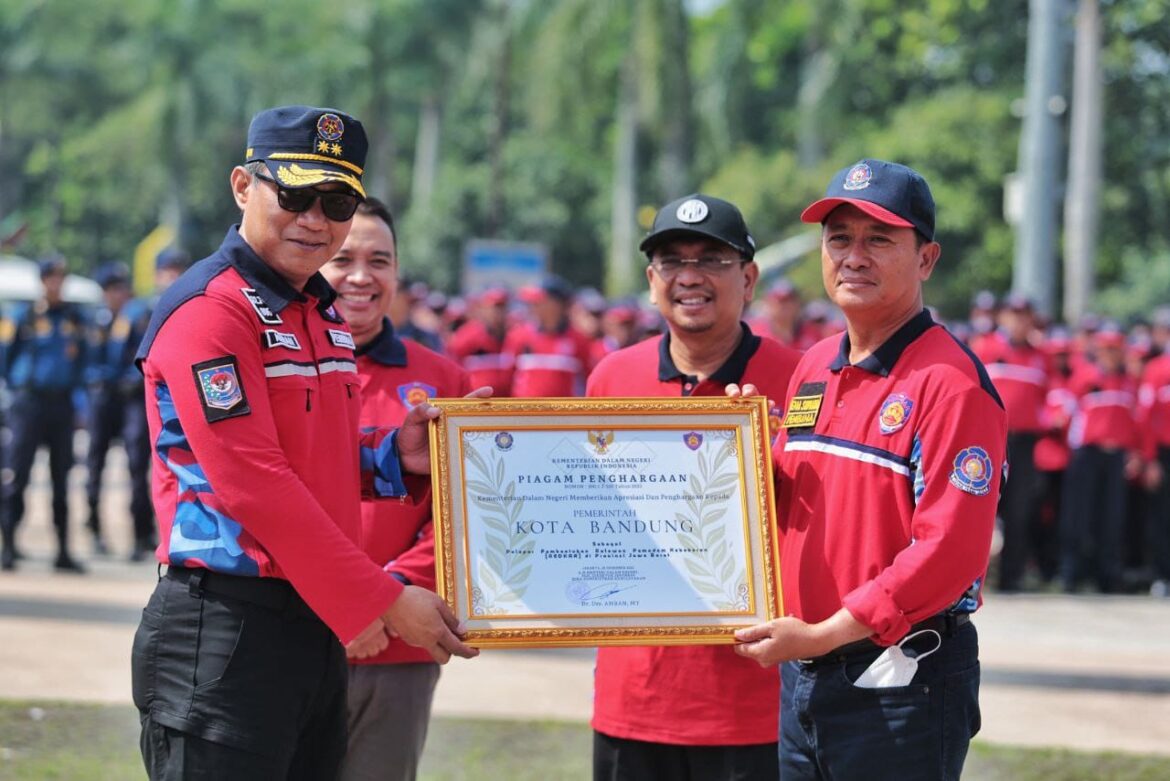 Pemkot Bandung Raih Penghargaan Pelopor Pembentukan Redkar di Jawa Barat dari Kemendagri,