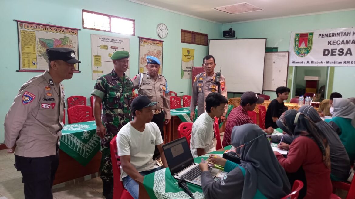Polri Dampingi Tenaga Medis Periksa Kesehatan Petugas KPPS