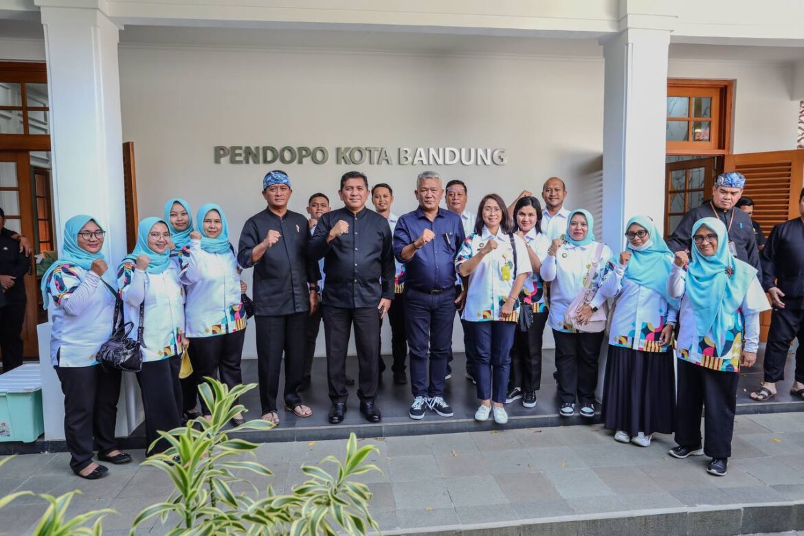 Pemkot Bandung Terima 823 Sertifikat Bidang Tanah dari BPN Kota Bandung,