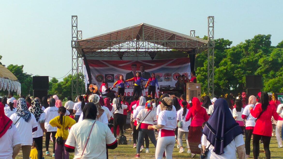 Emak-Emak Ganjar Mahfud (Gama) Jepara Gelar Senam Bersama di Bandengan untuk Memperingati Hari Ibu