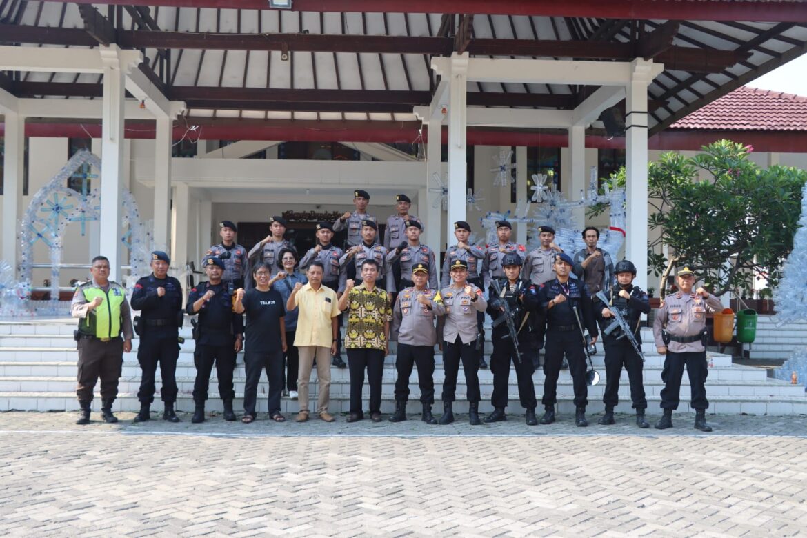Pastikan Keamanan Saat Ibadah Natal, Polres Cirebon Kota dan Sat Brimob Polda Jabar Lakukan Sterilisasi Gereja
