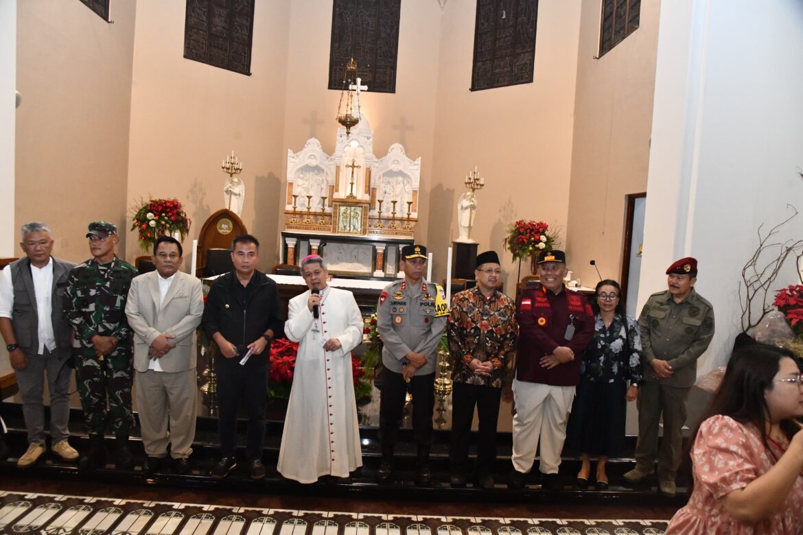 NATAL DAN TAHUN BARU  Bey Machmudin Pastikan Ibadah Natal Berjalan Lancar