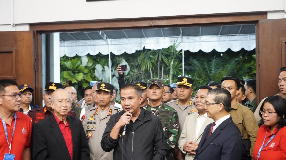 Pangdam III/Slw Bersama Forkopimda Pantau Malam Misa Natal Di Bandung
