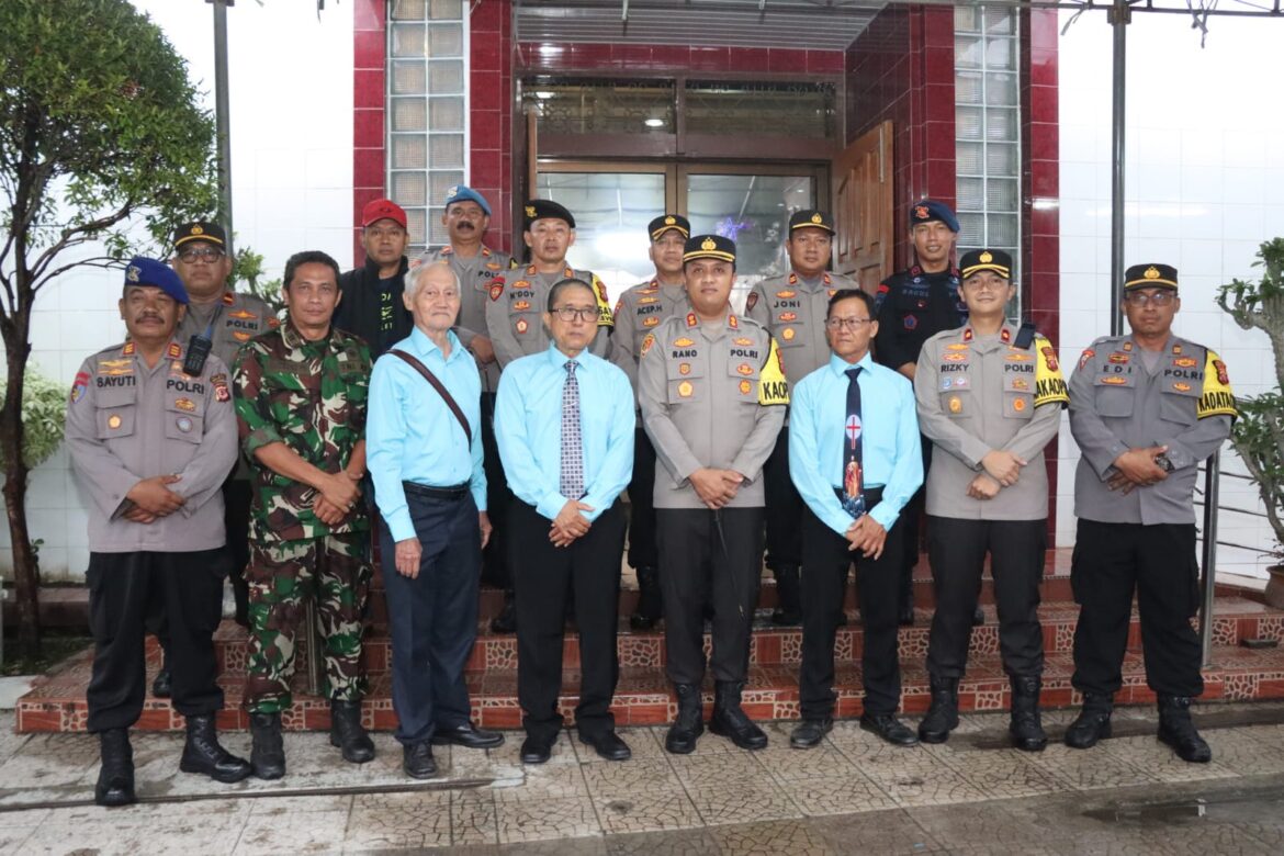 Pastikan Situasi Aman Dalam Perayaan Natal, Kapolres Cirebon Kota Tinjau Sejumlah Gereja dan Pospam