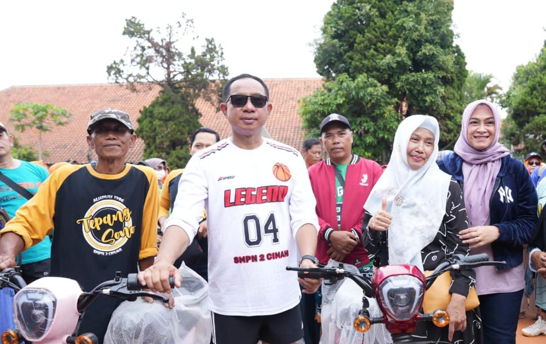 Panglima TNI sebagai Ketua Ikatan Keluarga Alumni SMP Negeri 2 Cimahi ikuti Reuni Akbar