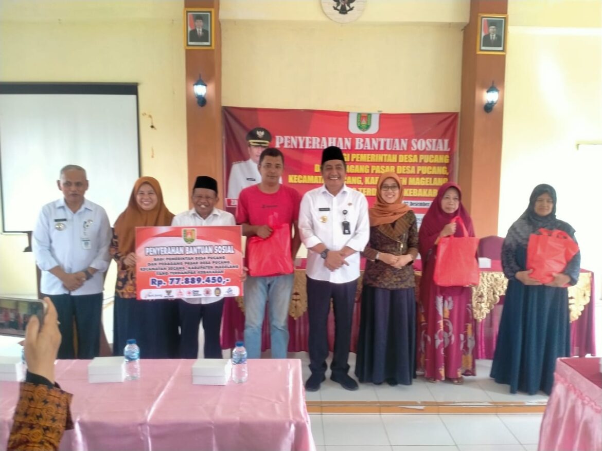 Bupati Berikan Bantuan Pedagang Yang Kiosnya Terbakar. 