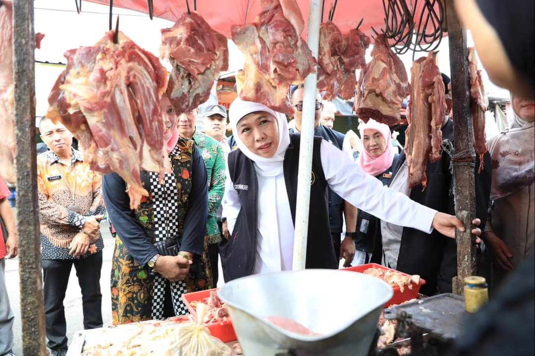 Gubernur Jawa Timur Memastikan Ketersediaan Dan Stabilitas Harga Bahan Pokok di Pasar