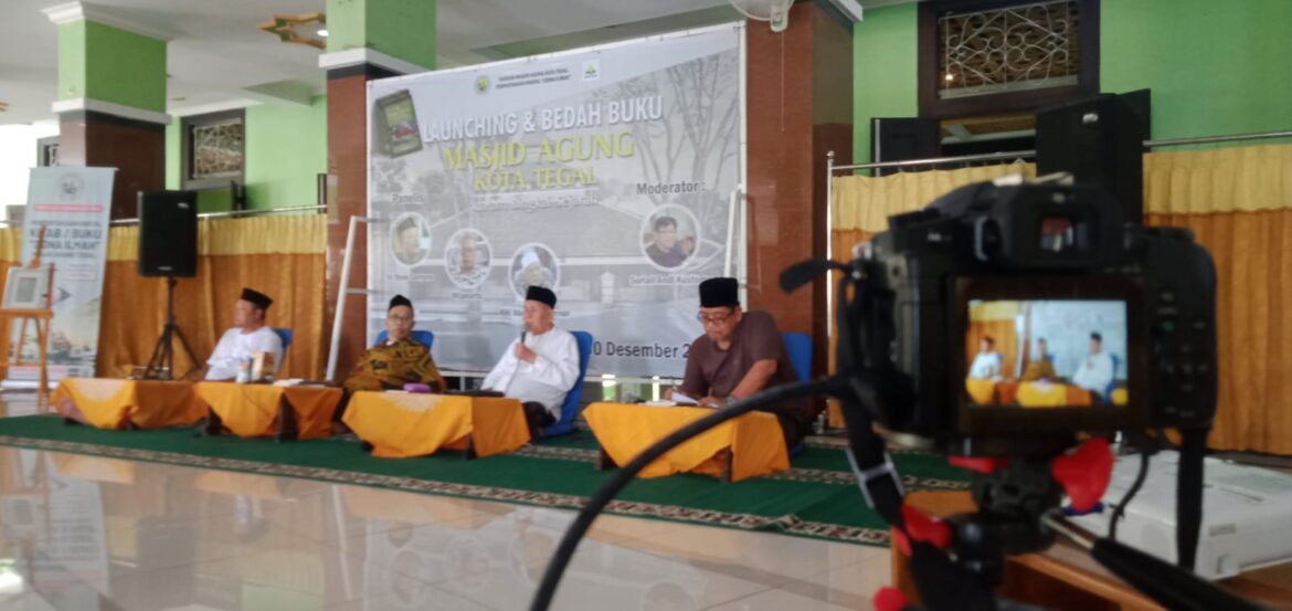Buku Masjid Agung dalam Bingkai Sejarah Sukses di Launching dan Dibedah.