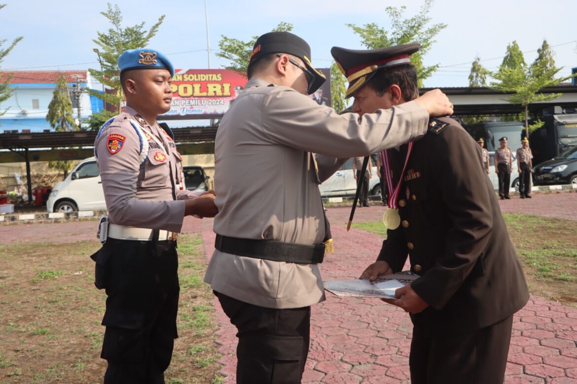 Tahun Baru, 42 Anggota Polres Tegal Kota Mendapatkan Kado Kenaikan Pangkat