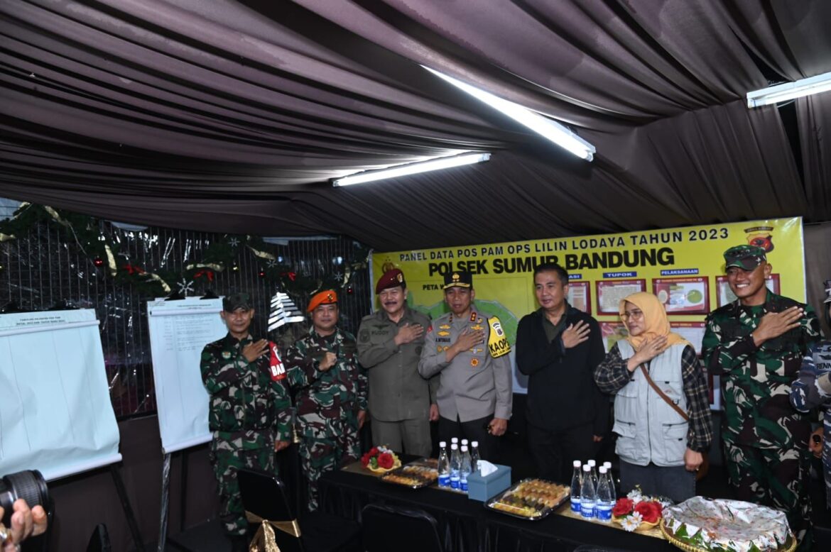 Kapolda Jabar Patroli Bersama Dan Cek Pengamanan Pergantian Malam Tahun Baru 2024.