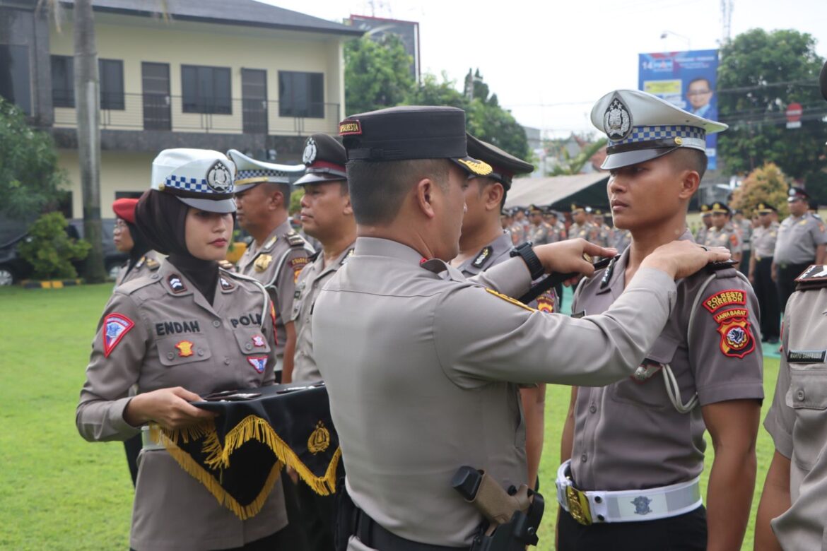 Kapolresta Cirebon Pimpin Upacara Korps Rapot Kenaikan Pangkat Periode Januari 2024
