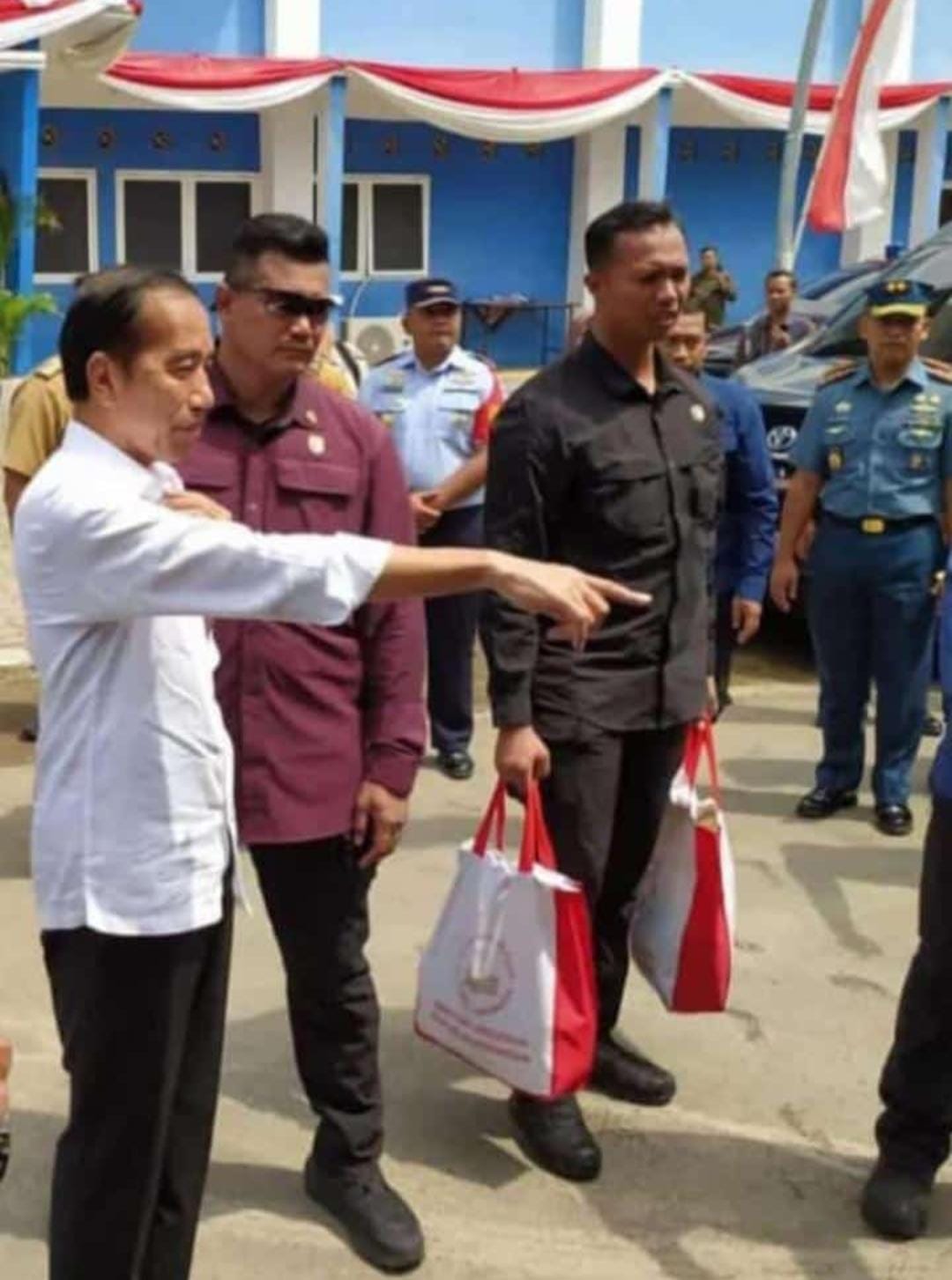 Ribuan Pelajar Kota Tegal Sambut Kedatangan Jokowi 