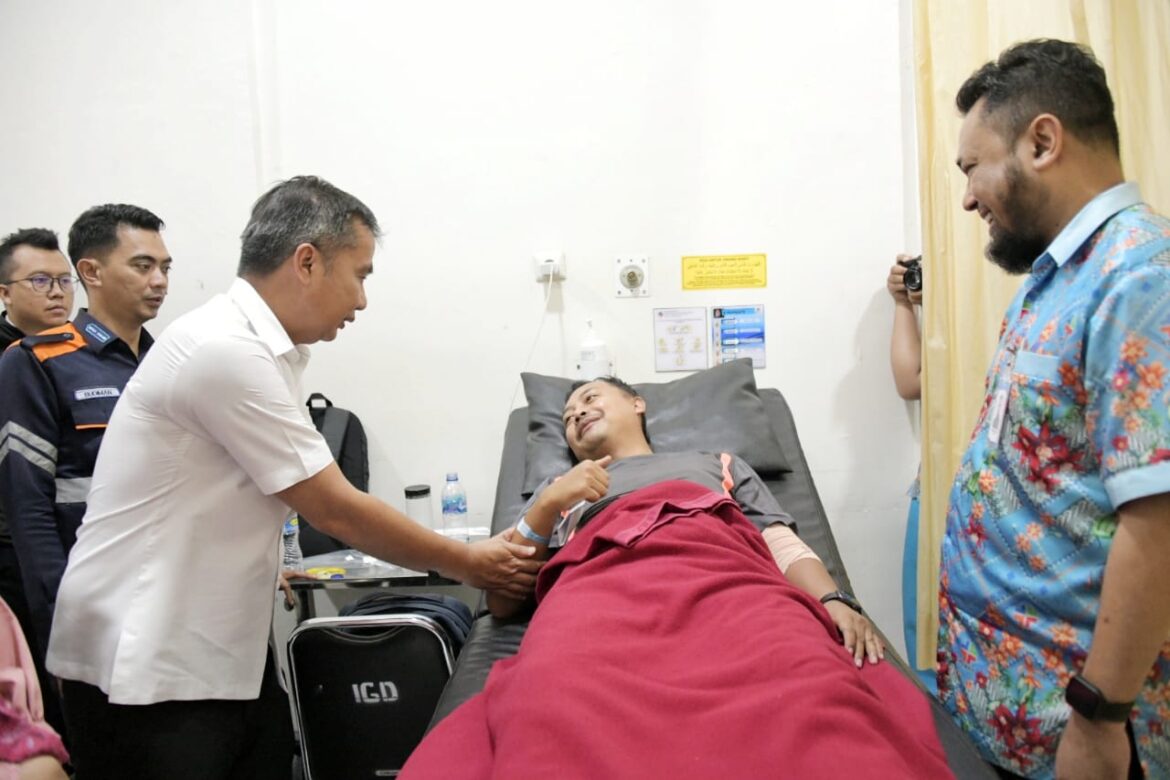 Bey Machmudin Jenguk Korban Luka KA Turangga di RS AMC Cileunyi