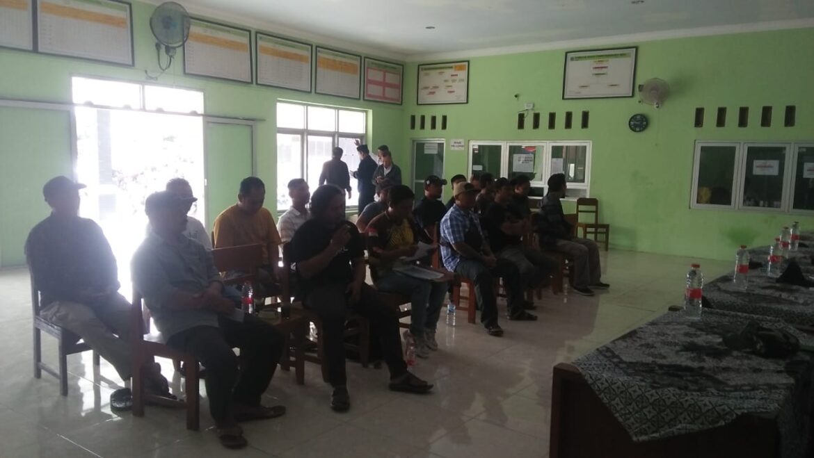 Tiga Perangkat Desa Songgom Dutuntut Mundur Dalam Audensi