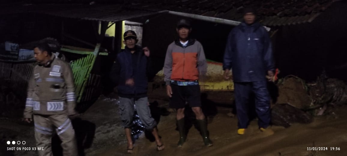 Danramil 1114/Cilawu Kodim 0611/Grt Sebut Satu Rumah Roboh Akibat Kejadian Longsor di Wilayahnya