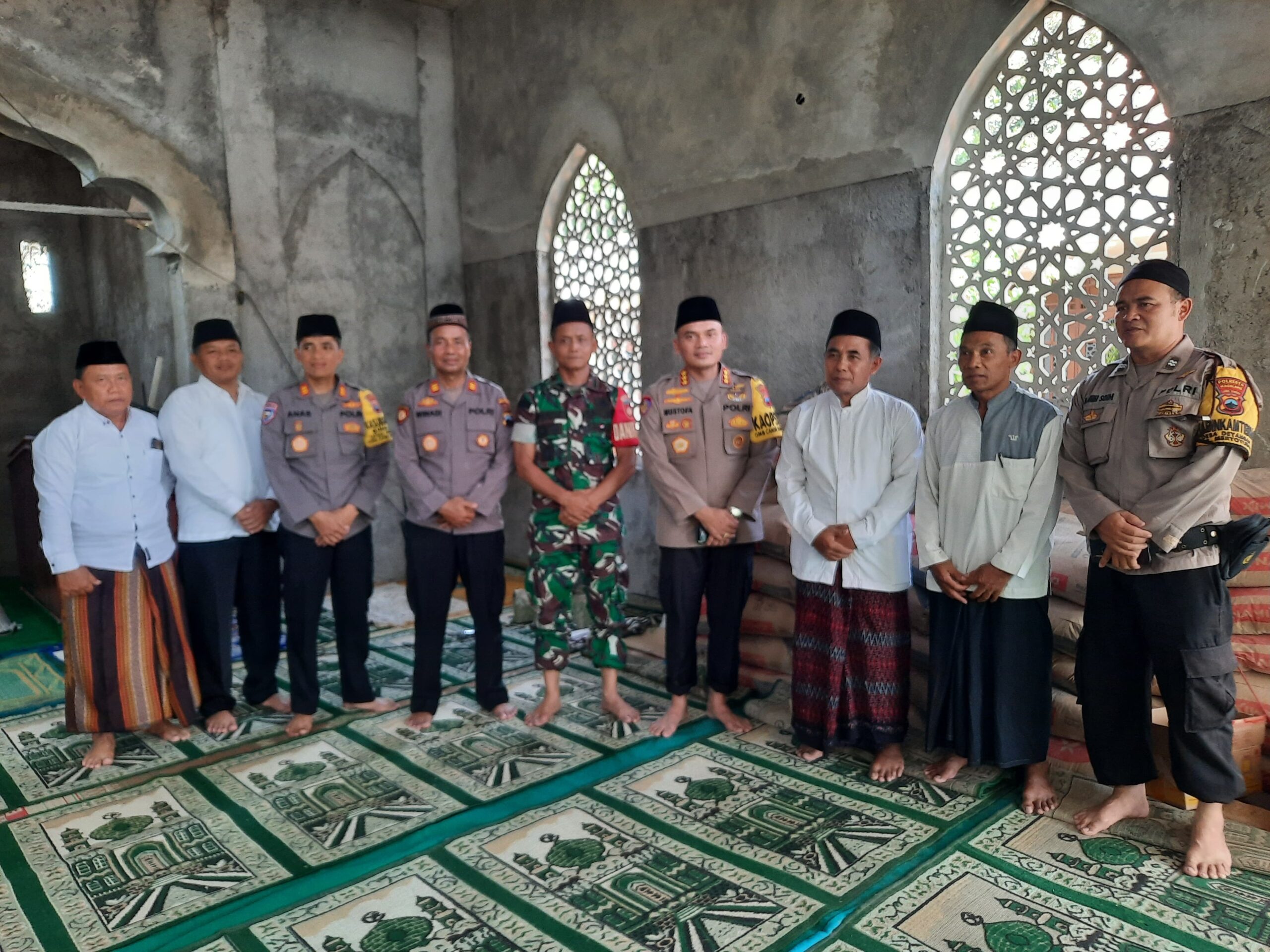 Kapolresta Magelang Sampaikan Pesan Kamtibmas dan Bantu Semen untuk Masjid