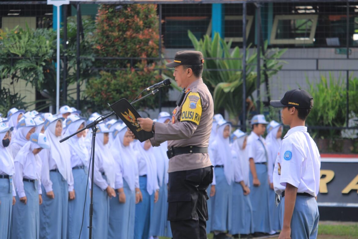 Kapolsek Grabag, Polresta Magelang Sebagai Inspektur Upacara di SMA 2 Grabag, Terkait Larangan Knalpot Brong