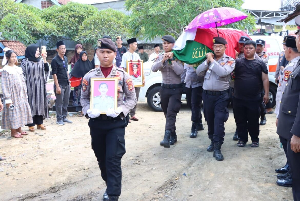 Polres Tulang Bawang Gelar Upacara Pemakaman AKP (Purn) Dwi Cahyono
