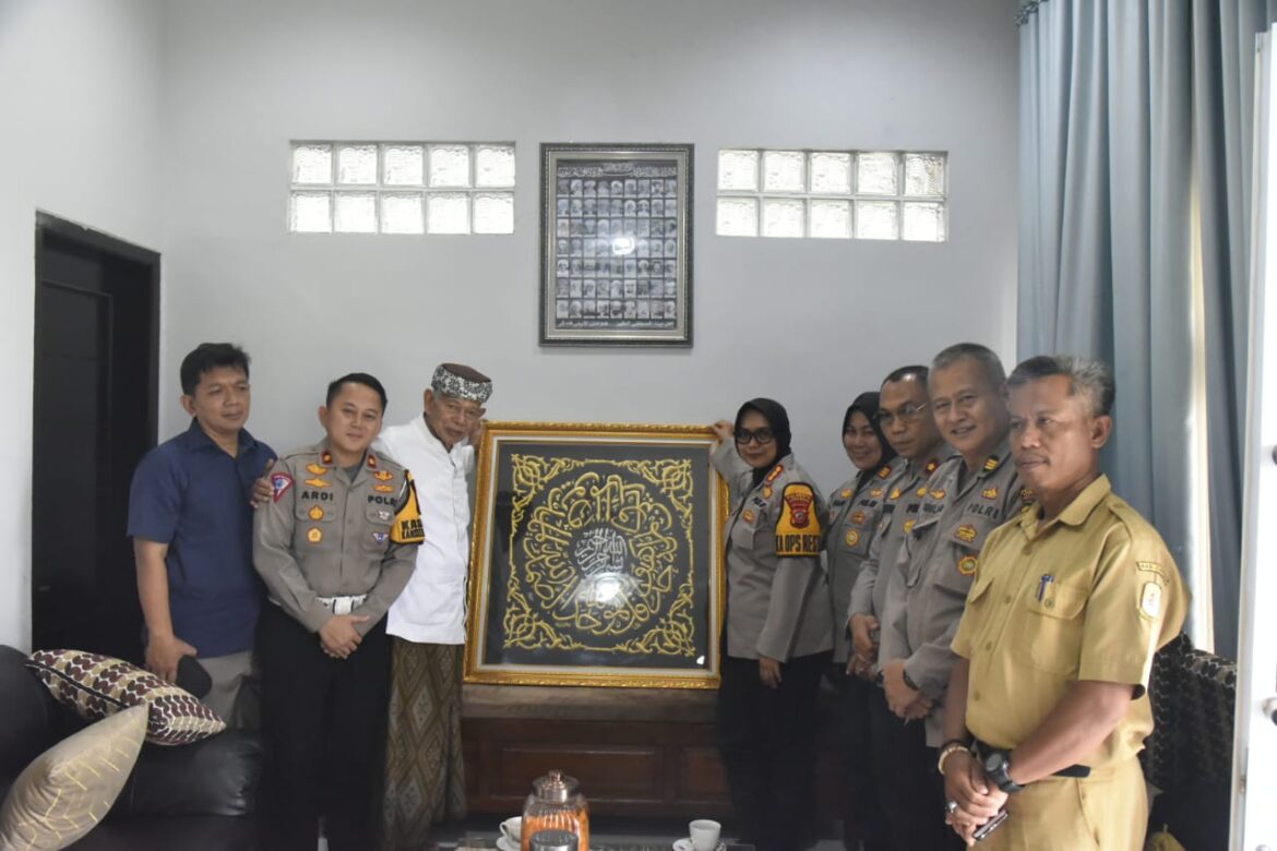 Kapolresta Cirebon Silaturahmi Bersama Tokoh Ulama Kabupaten Cirebon Habib Thohir Bin Yahya