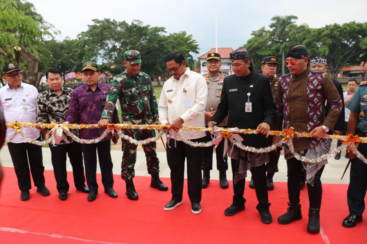Wali Kota Tegal Hadiri Peresmian Alun-alun Kabupaten Brebes
