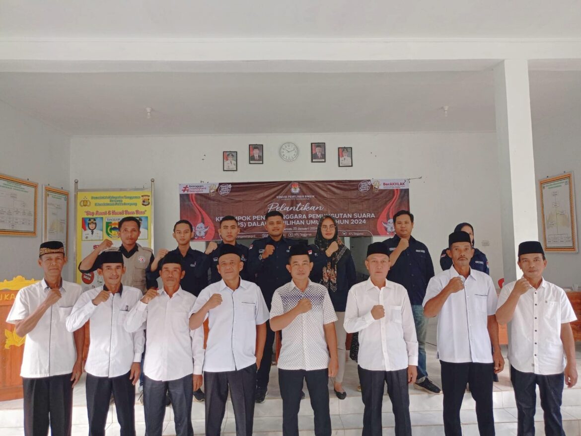 Ketua PPS pekon Sukamara Kecamatan Bulok melantik 56 Anggota KPPS