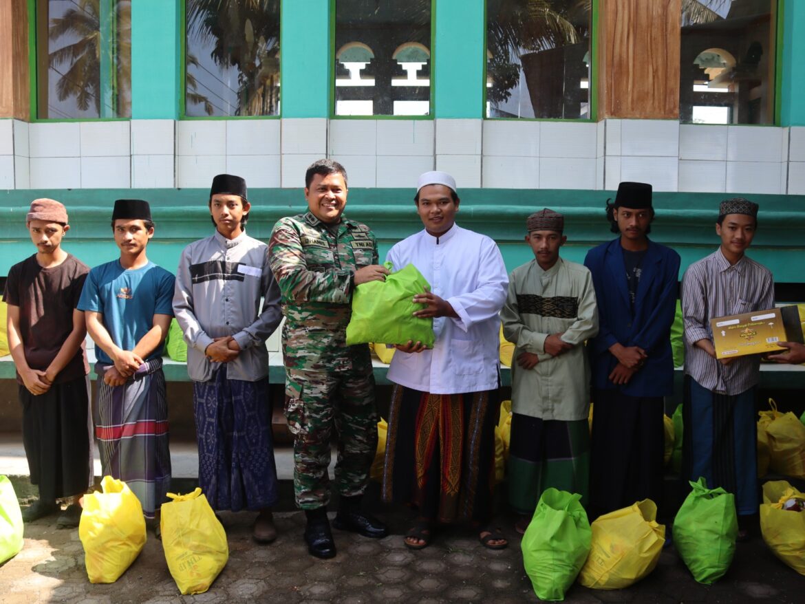 Kodim 0611/Garut Gelar Jum’at Berkah di Ponpes Al-Husaini.
