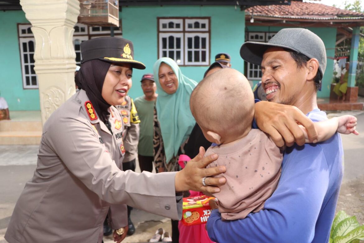 Kapolresta Cirebon Berikan Bantuan kepada Anak Asuh Stunting