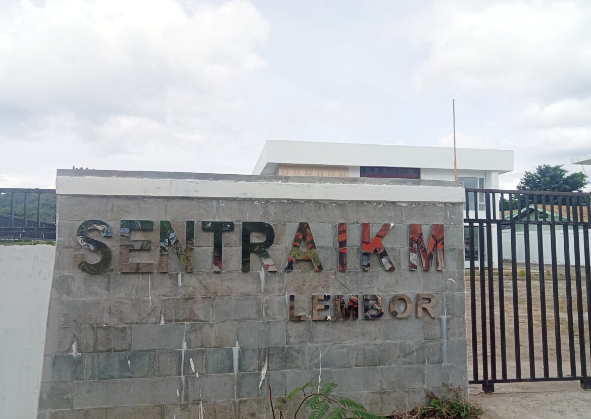 Baru Rampung Dibangun, Plafon Gendung IKM Lembor Malah Jebol
