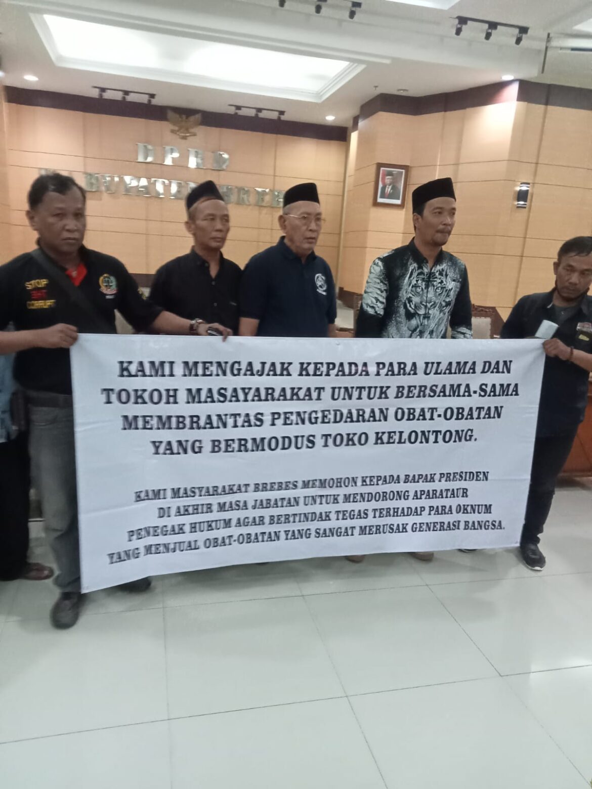 Sejumlah Tokoh Masyarakat Audensi Ke DPRD Brebes ,Terkait Maraknya Peredaran Obat Terlarang.